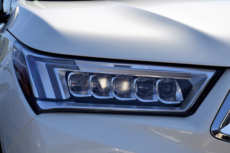 automobile-TOURRETTE LEVENS-min_acura-headlamp-2834131